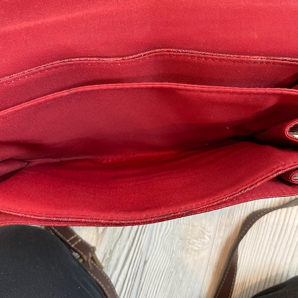 Relic Red Paisley Relic Medium Crossbody Purse Bag - Picture 8 of 12